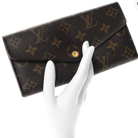 Louis Vuitton Sarah Wallet - Picture 1 of 5